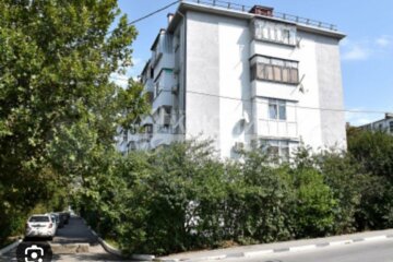 2-к квартира, 40 м², 1/5 эт.